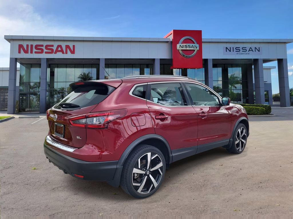 2022 Pearl Metallic Nissan Rogue Sport SL FWD SUV