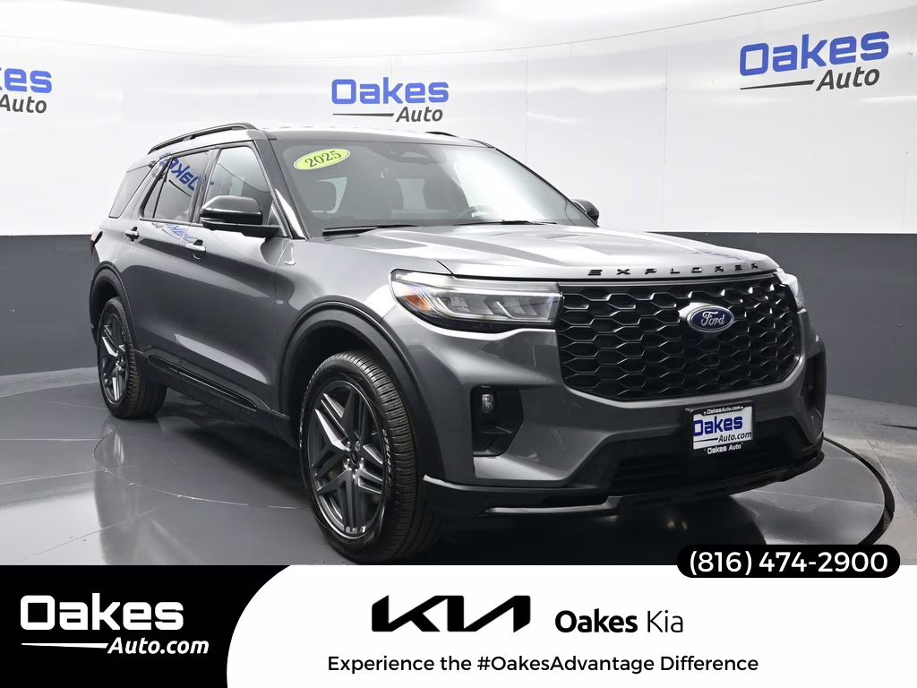 2025 Gray Metallic Ford Explorer ST-Line 4X4 SUV