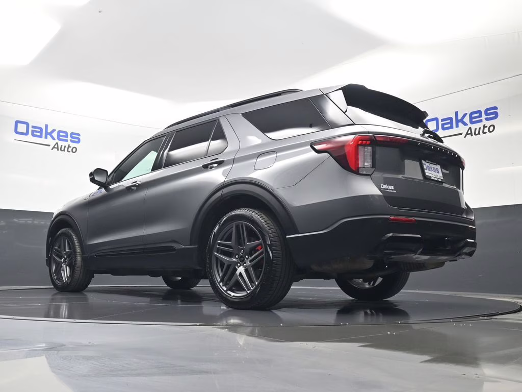 2025 Gray Metallic Ford Explorer ST-Line 4X4 SUV
