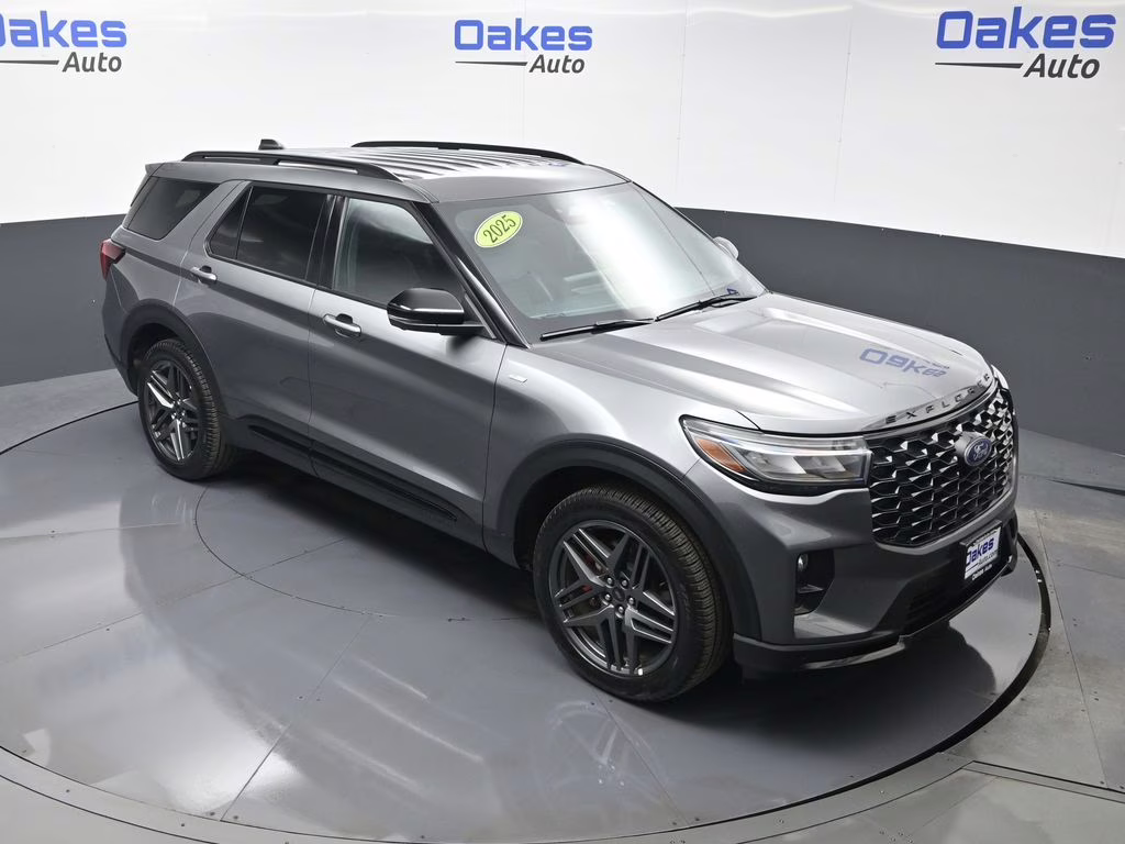 2025 Gray Metallic Ford Explorer ST-Line 4X4 SUV