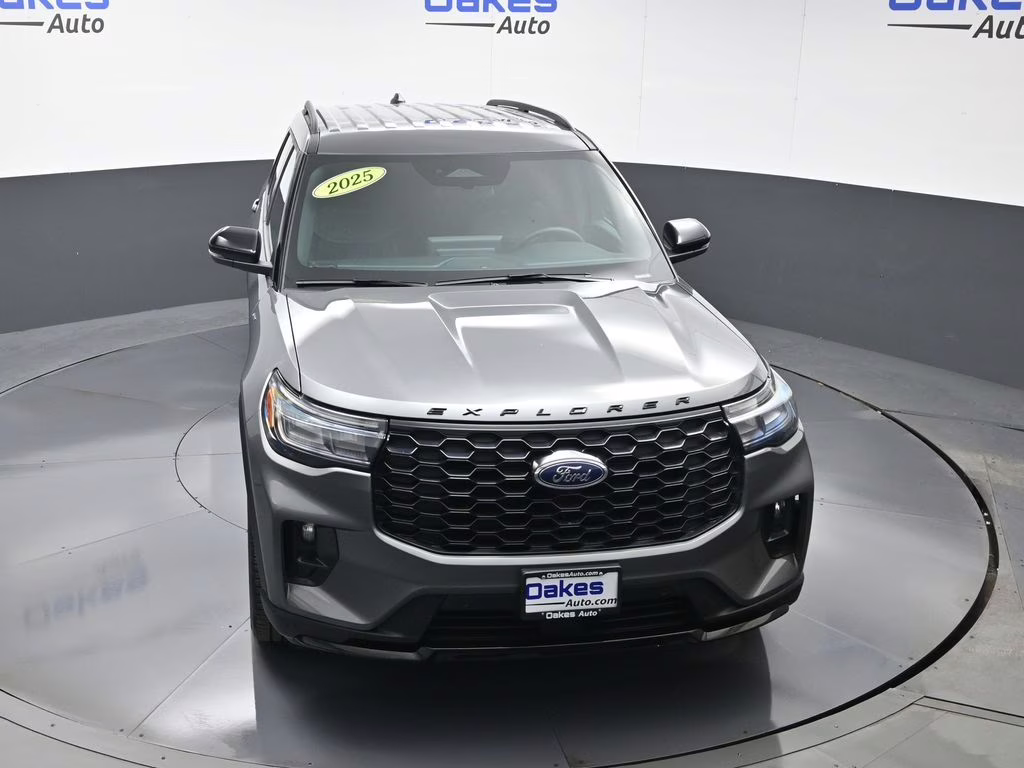 2025 Gray Metallic Ford Explorer ST-Line 4X4 SUV