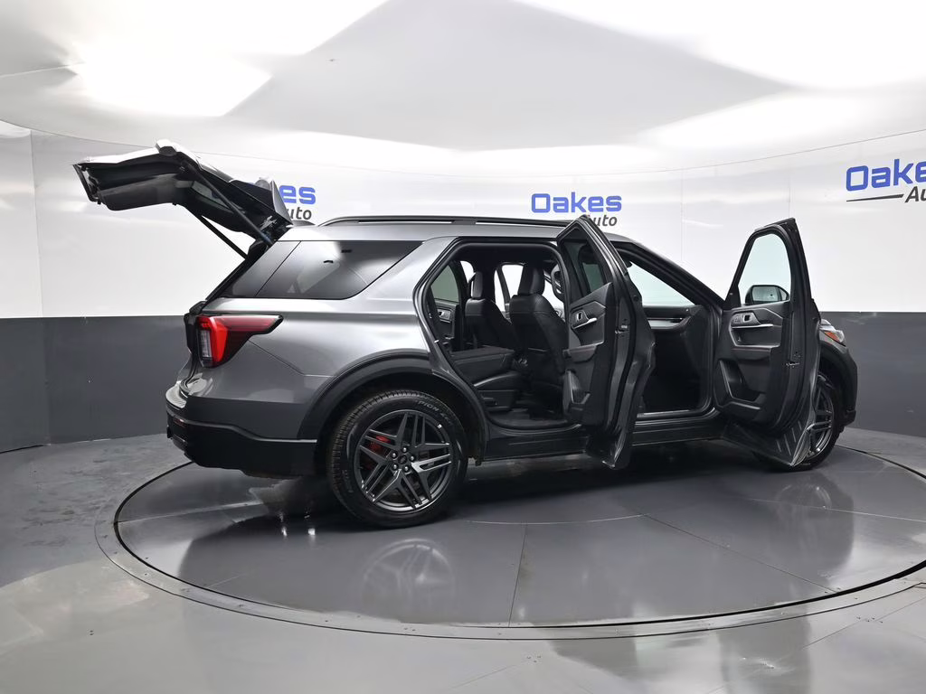 2025 Gray Metallic Ford Explorer ST-Line 4X4 SUV