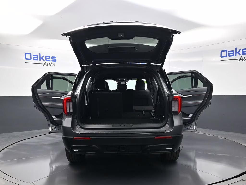 2025 Gray Metallic Ford Explorer ST-Line 4X4 SUV