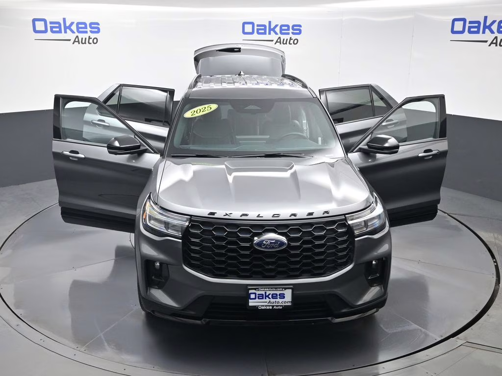 2025 Gray Metallic Ford Explorer ST-Line 4X4 SUV