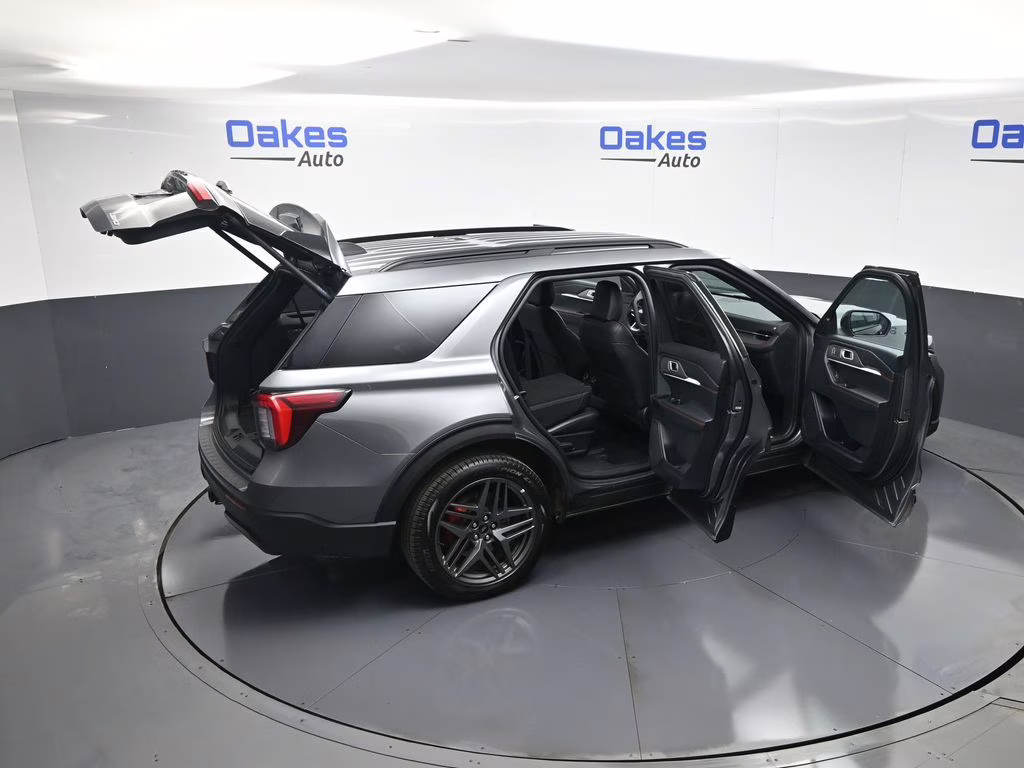 2025 Gray Metallic Ford Explorer ST-Line 4X4 SUV