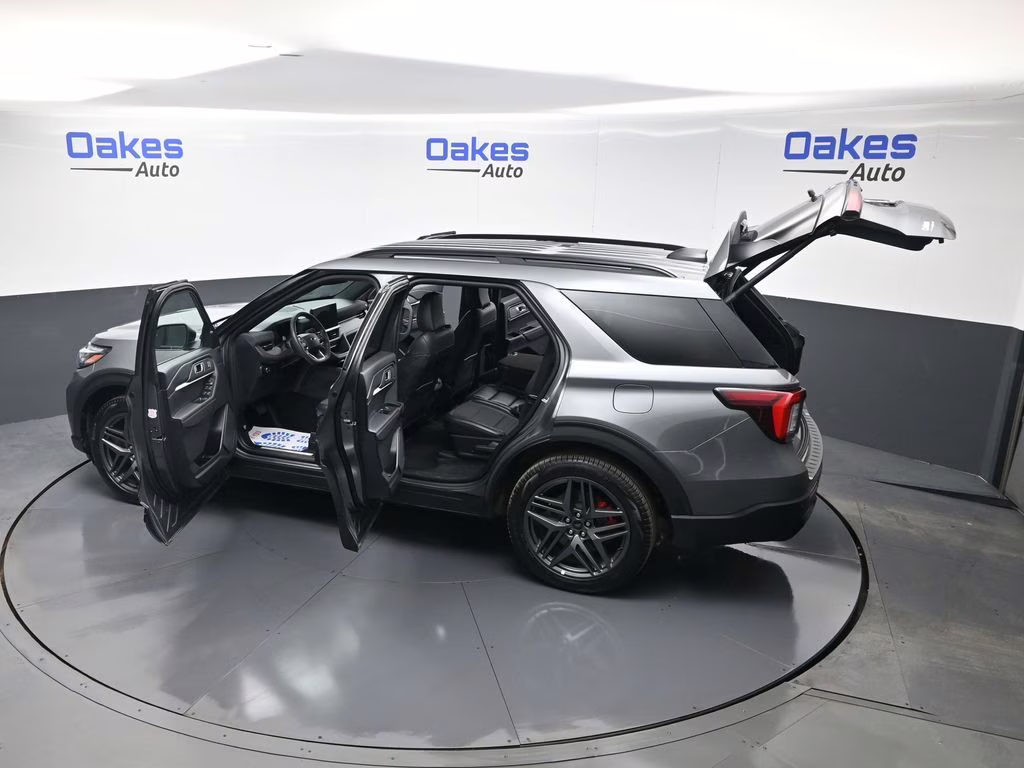2025 Gray Metallic Ford Explorer ST-Line 4X4 SUV
