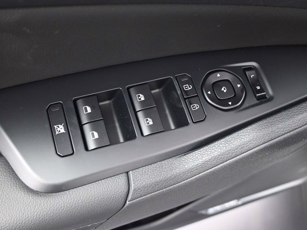 2026 Glacial White Pearl Kia Sportage X-Line AWD SUV