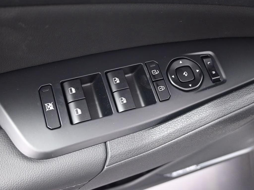 2026 Glacial White Pearl Kia Sportage X-Line AWD SUV