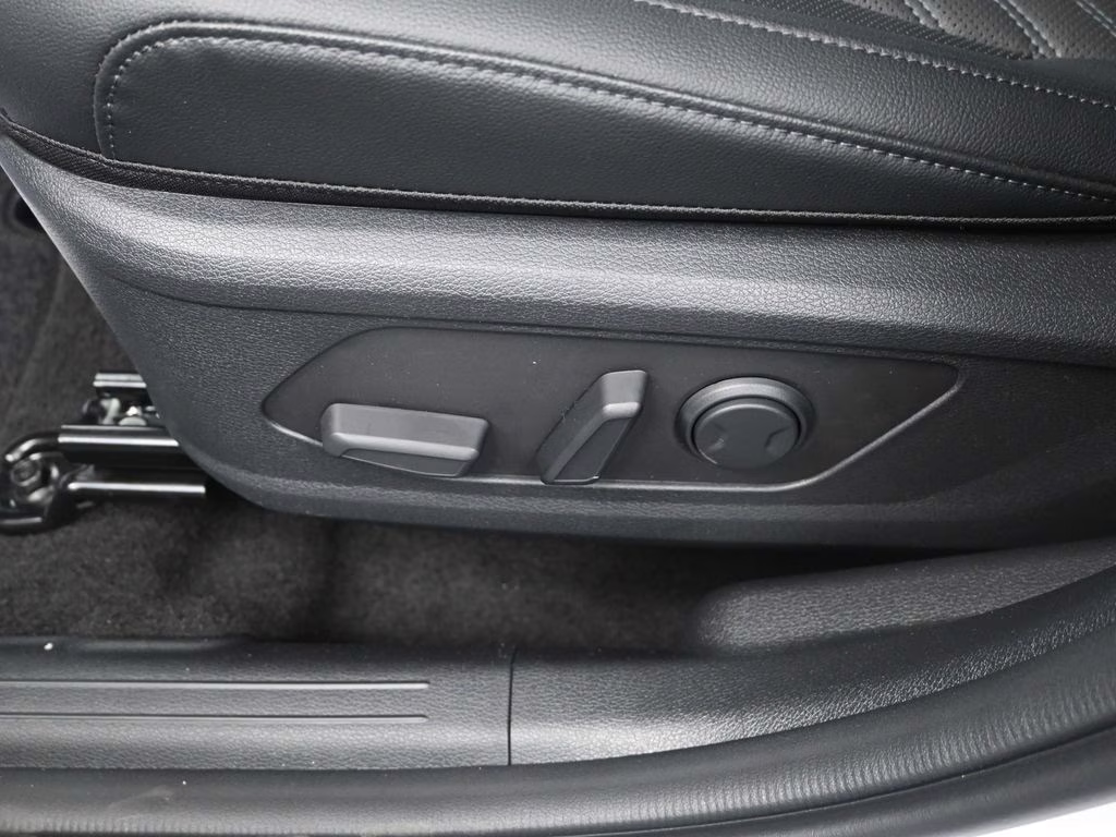 2026 Glacial White Pearl Kia Sportage X-Line AWD SUV