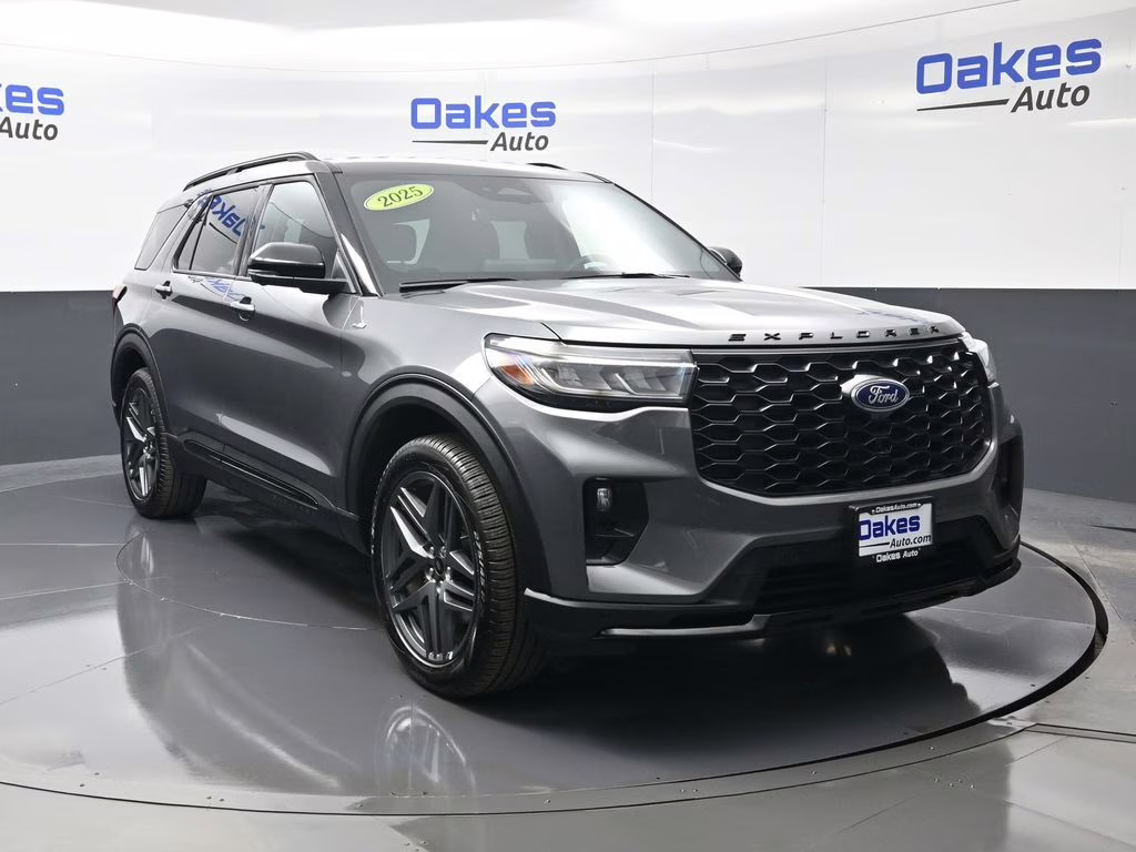 2025 Gray Metallic Ford Explorer ST-Line 4X4 SUV
