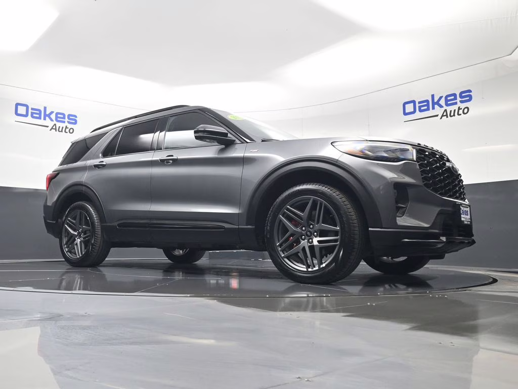 2025 Gray Metallic Ford Explorer ST-Line 4X4 SUV