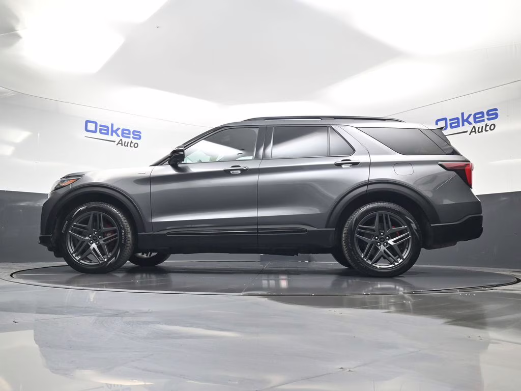 2025 Gray Metallic Ford Explorer ST-Line 4X4 SUV
