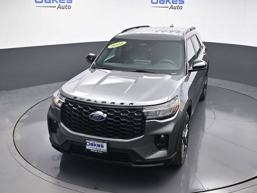 2025 Gray Metallic Ford Explorer ST-Line 4X4 SUV
