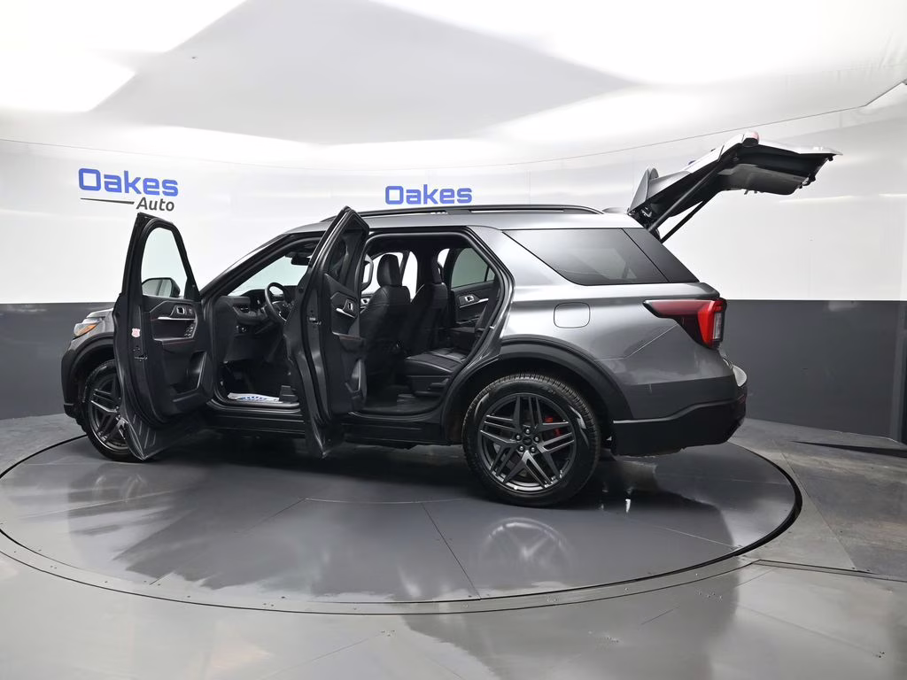 2025 Gray Metallic Ford Explorer ST-Line 4X4 SUV