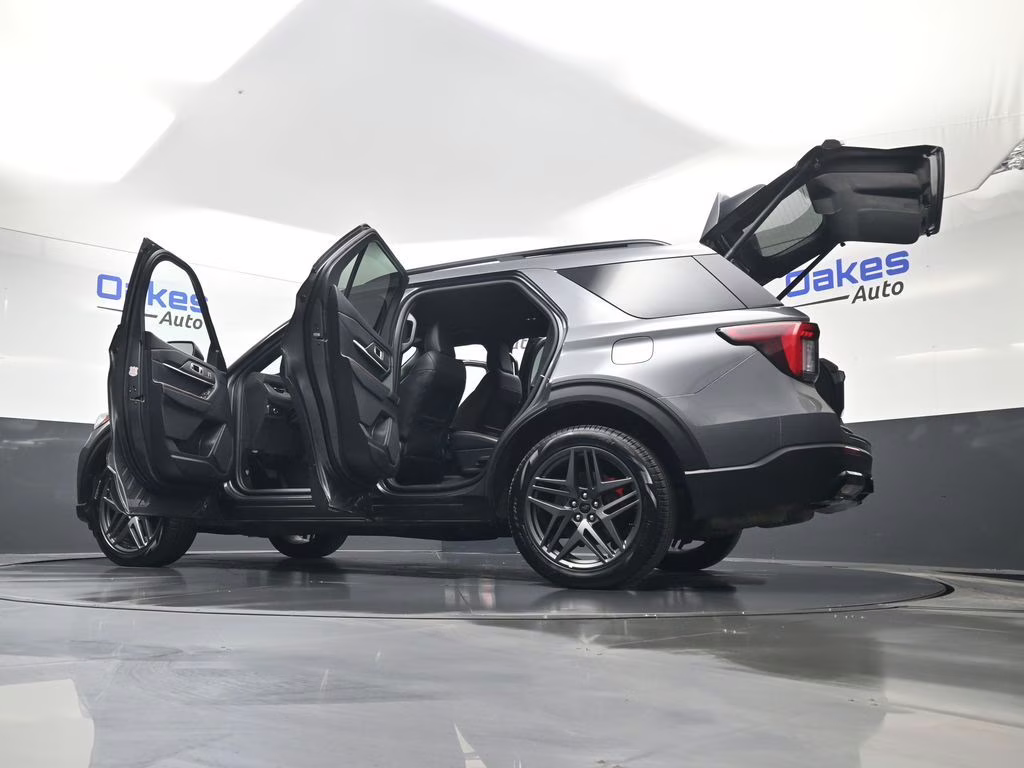 2025 Gray Metallic Ford Explorer ST-Line 4X4 SUV