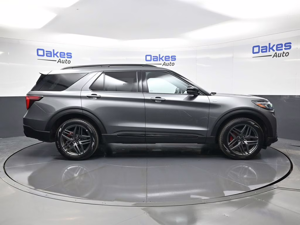 2025 Gray Metallic Ford Explorer ST-Line 4X4 SUV