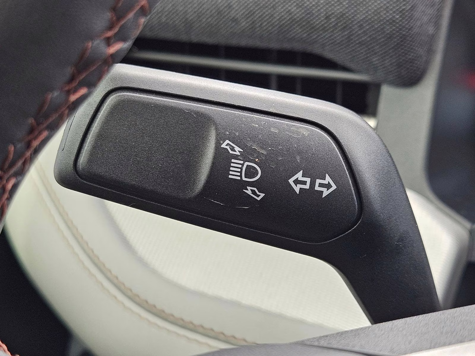 2026 White Metallic Ford Explorer Active RWD SUV