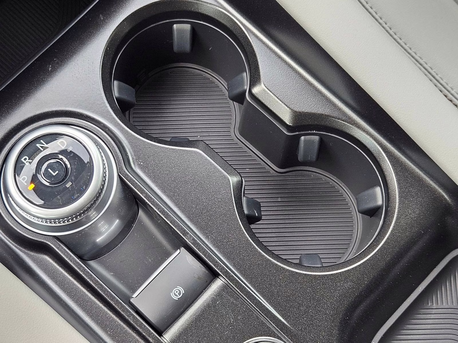 2026 White Metallic Ford Explorer Active RWD SUV