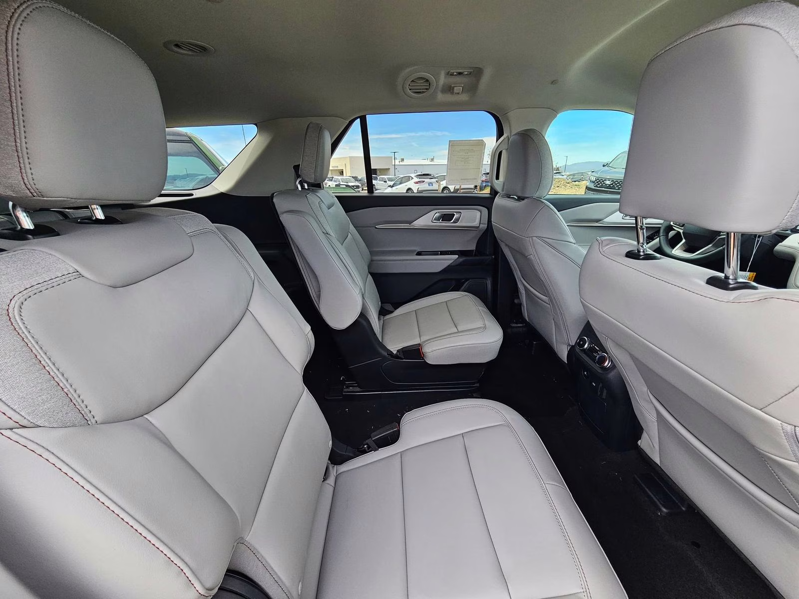 2026 White Metallic Ford Explorer Active RWD SUV