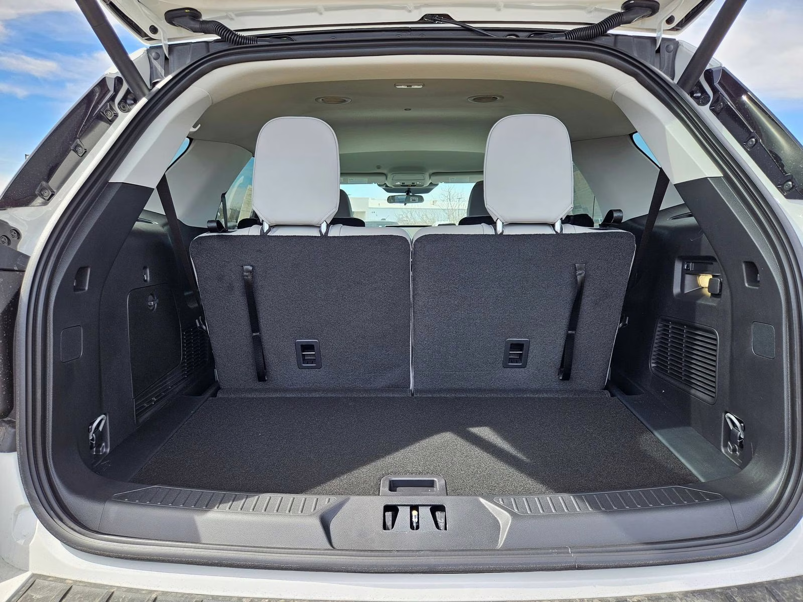 2026 White Metallic Ford Explorer Active RWD SUV