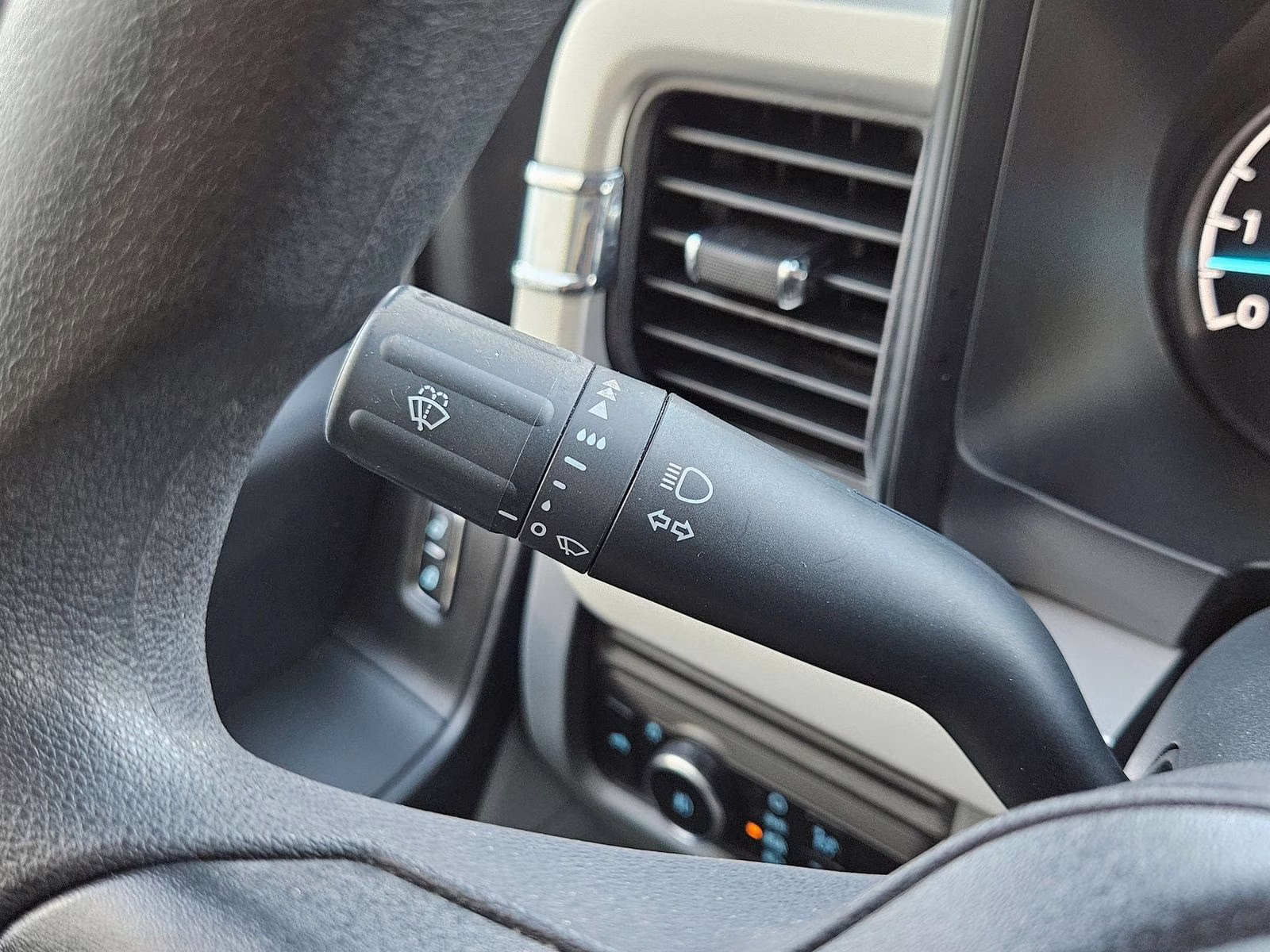 2025 Oxford White Ford Super Duty F-350 SRW XL 4X4 Truck