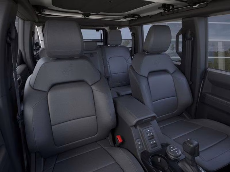 2026 Oxford White Ford Bronco Badlands 4X4 SUV