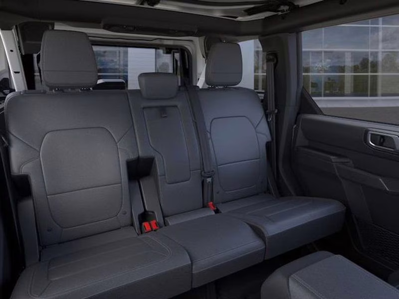 2026 Oxford White Ford Bronco Badlands 4X4 SUV