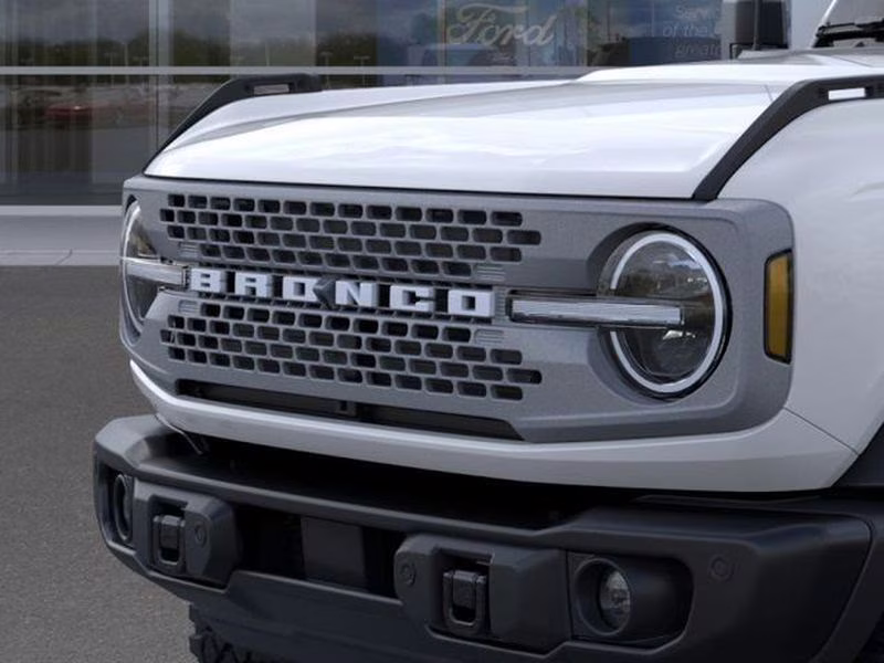 2026 Oxford White Ford Bronco Badlands 4X4 SUV