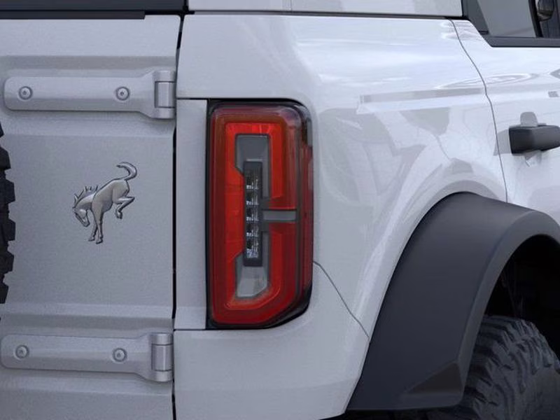 2026 Oxford White Ford Bronco Badlands 4X4 SUV
