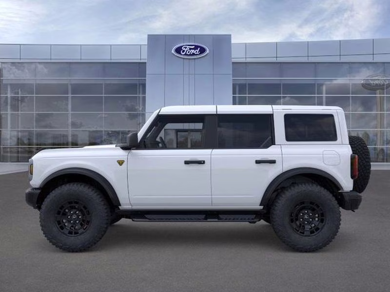 2026 Oxford White Ford Bronco Badlands 4X4 SUV