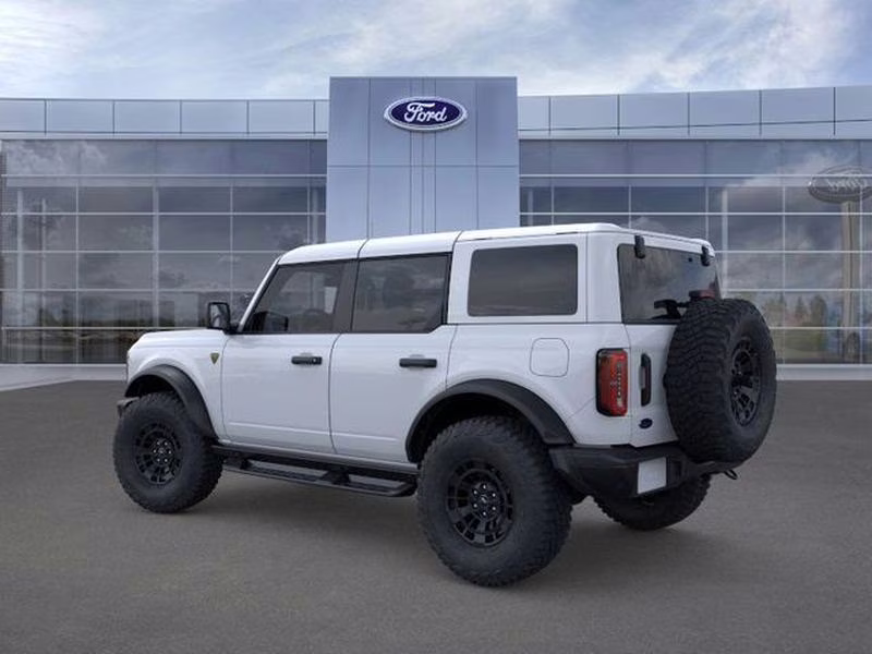 2026 Oxford White Ford Bronco Badlands 4X4 SUV