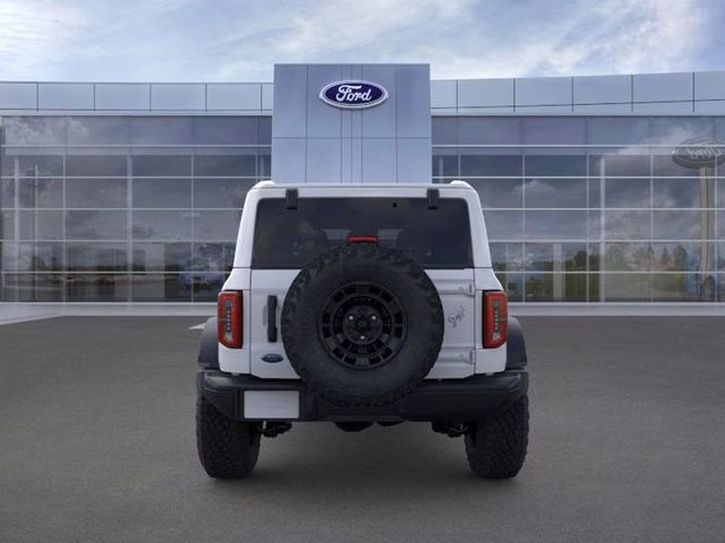 2026 Oxford White Ford Bronco Badlands 4X4 SUV