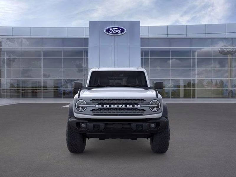 2026 Oxford White Ford Bronco Badlands 4X4 SUV