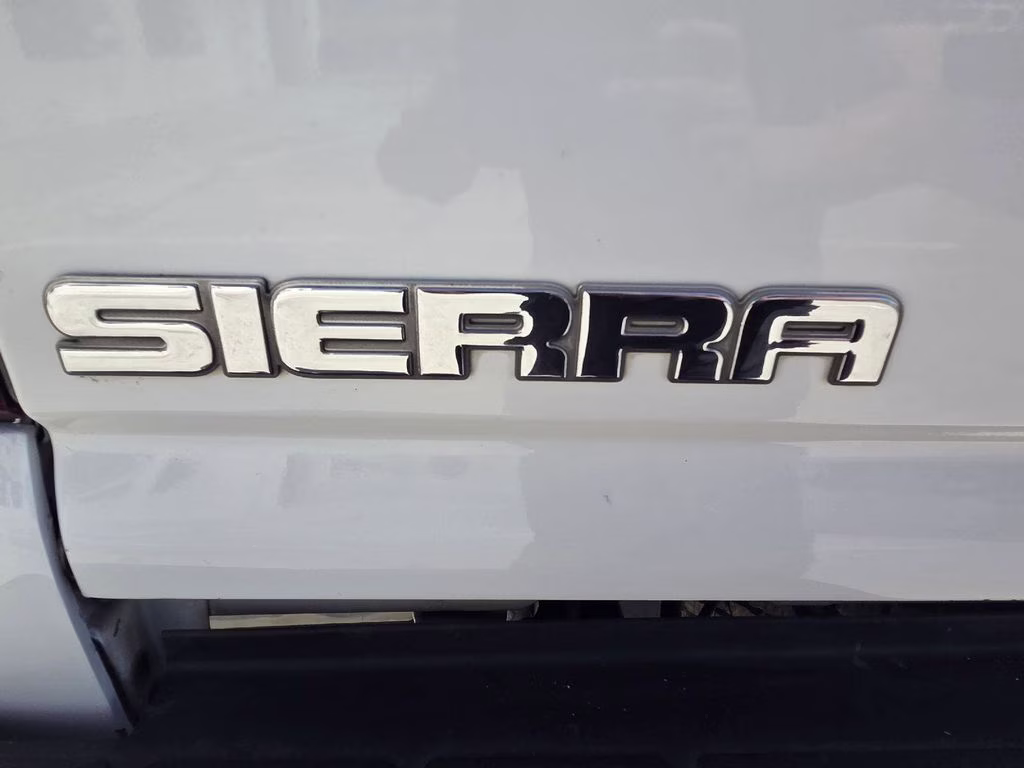 2004 Olympic White GMC Sierra 3500 SLT 4X4 Truck