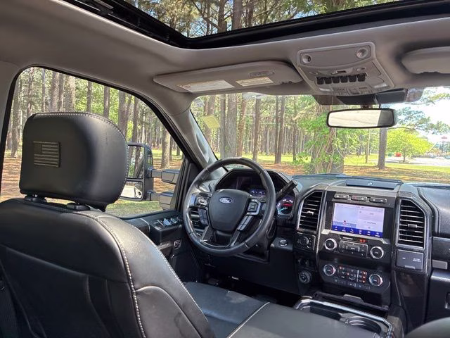 2020 Black Metallic Ford Super Duty F-250 SRW Lariat 4X4 Truck