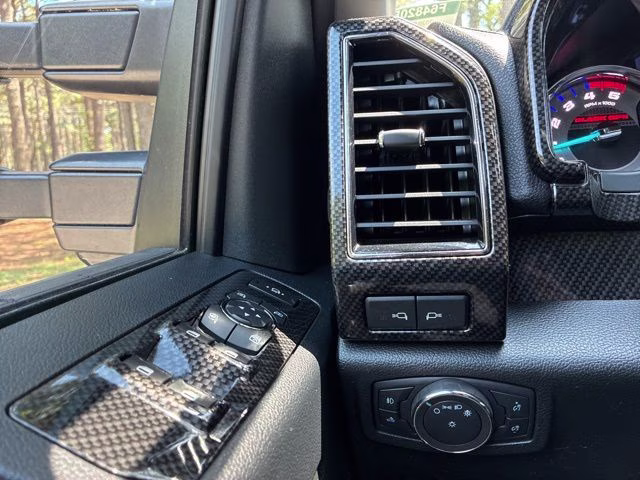 2020 Black Metallic Ford Super Duty F-250 SRW Lariat 4X4 Truck