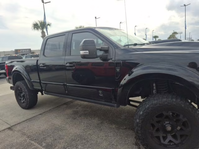 2020 Black Metallic Ford Super Duty F-250 SRW Lariat 4X4 Truck