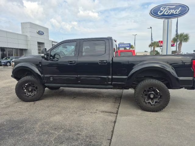 2020 Black Metallic Ford Super Duty F-250 SRW Lariat 4X4 Truck