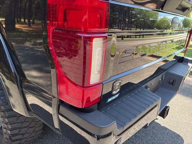 2020 Black Metallic Ford Super Duty F-250 SRW Lariat 4X4 Truck