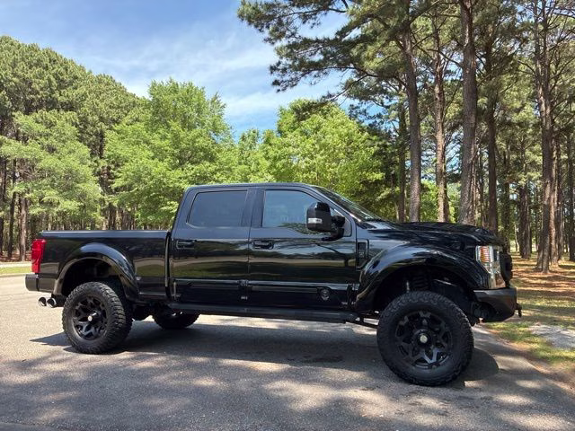 2020 Black Metallic Ford Super Duty F-250 SRW Lariat 4X4 Truck