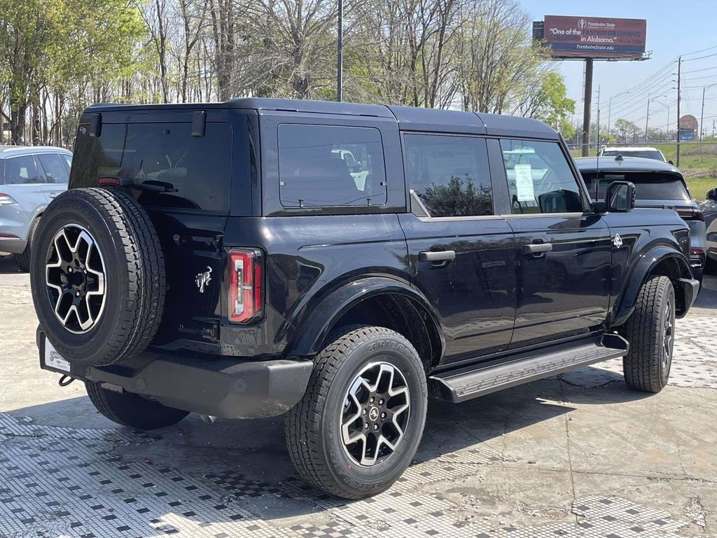 2026 Shadow Black Ford Bronco Outer Banks 4X4 SUV