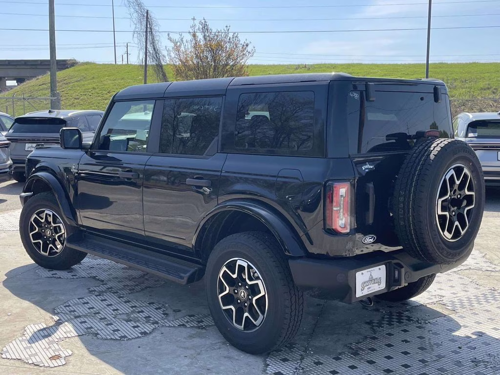 2026 Shadow Black Ford Bronco Outer Banks 4X4 SUV