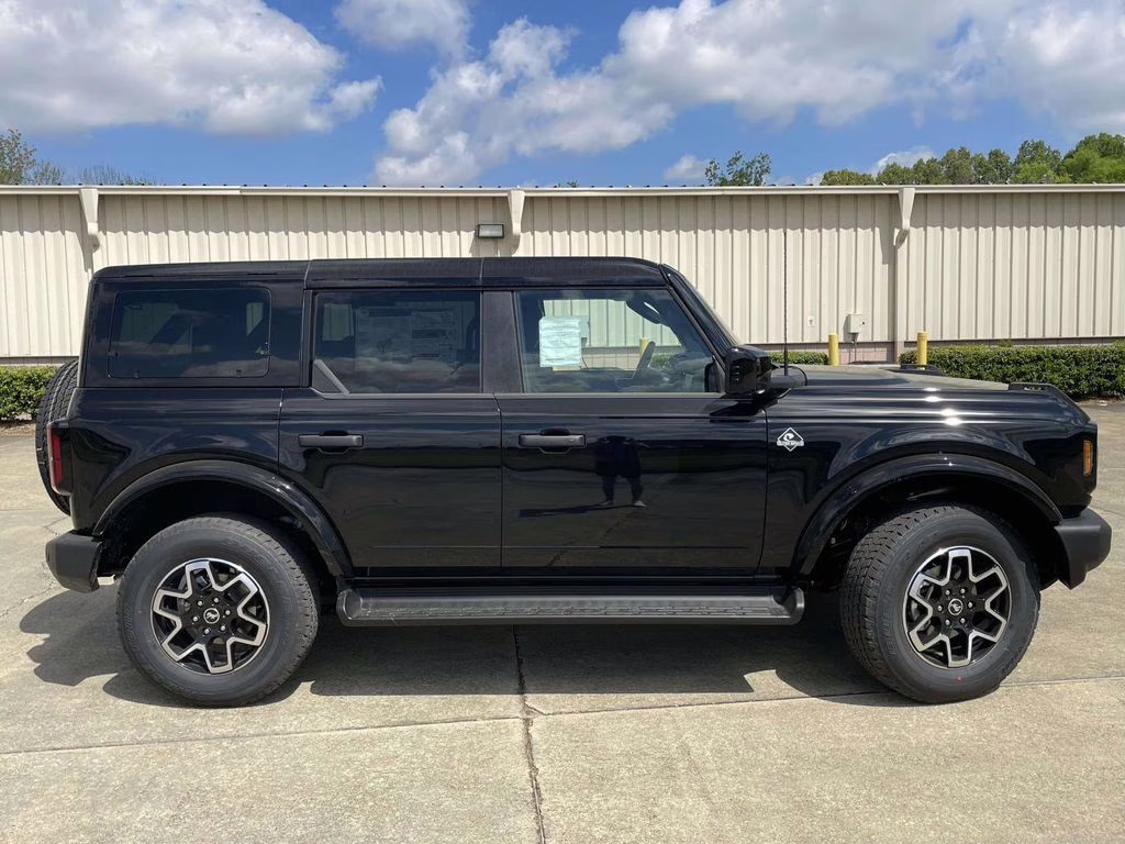 2026 Shadow Black Ford Bronco Outer Banks 4X4 SUV