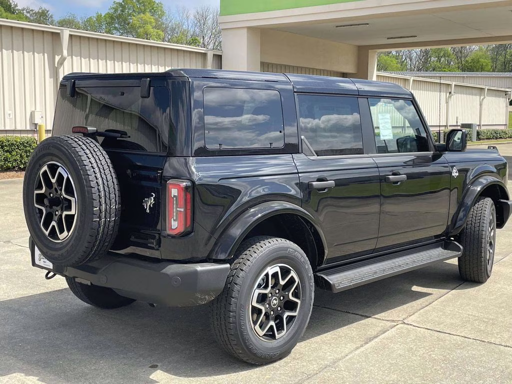 2026 Shadow Black Ford Bronco Outer Banks 4X4 SUV