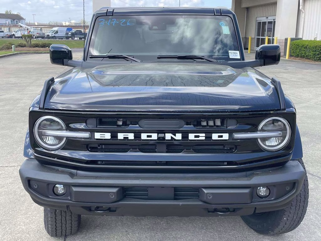 2026 Shadow Black Ford Bronco Outer Banks 4X4 SUV