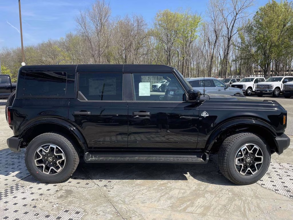 2026 Shadow Black Ford Bronco Outer Banks 4X4 SUV