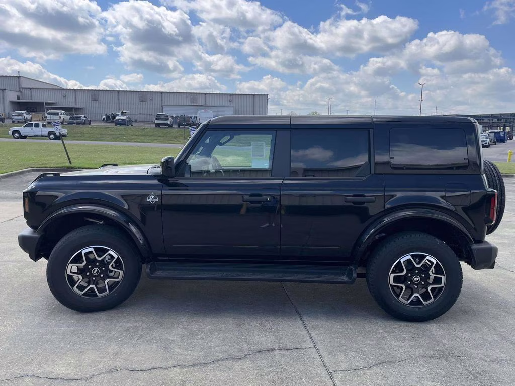 2026 Shadow Black Ford Bronco Outer Banks 4X4 SUV