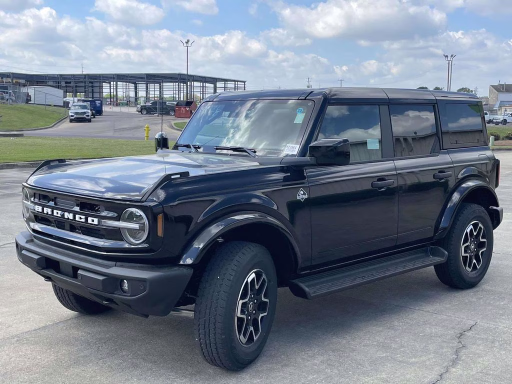2026 Shadow Black Ford Bronco Outer Banks 4X4 SUV