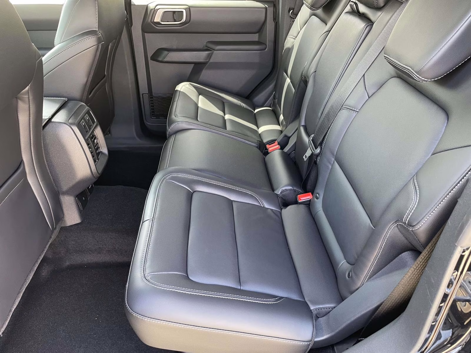 2026 Shadow Black Ford Bronco Outer Banks 4X4 SUV