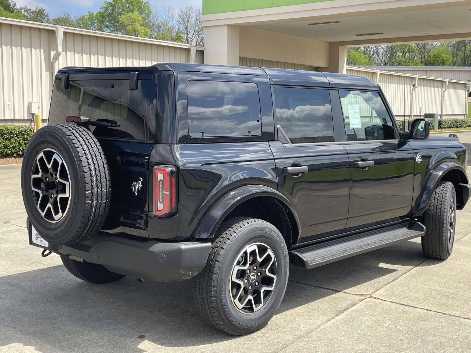 2026 Shadow Black Ford Bronco Outer Banks 4X4 SUV